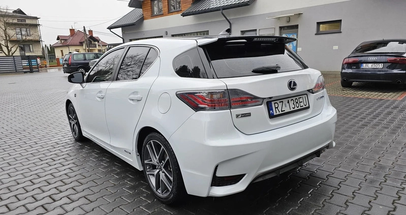 Lexus CT cena 62000 przebieg: 115000, rok produkcji 2016 z Rzeszów małe 137